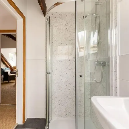 Duke House - Floor - 1 Bedroom With Hot Tub Apartment *
